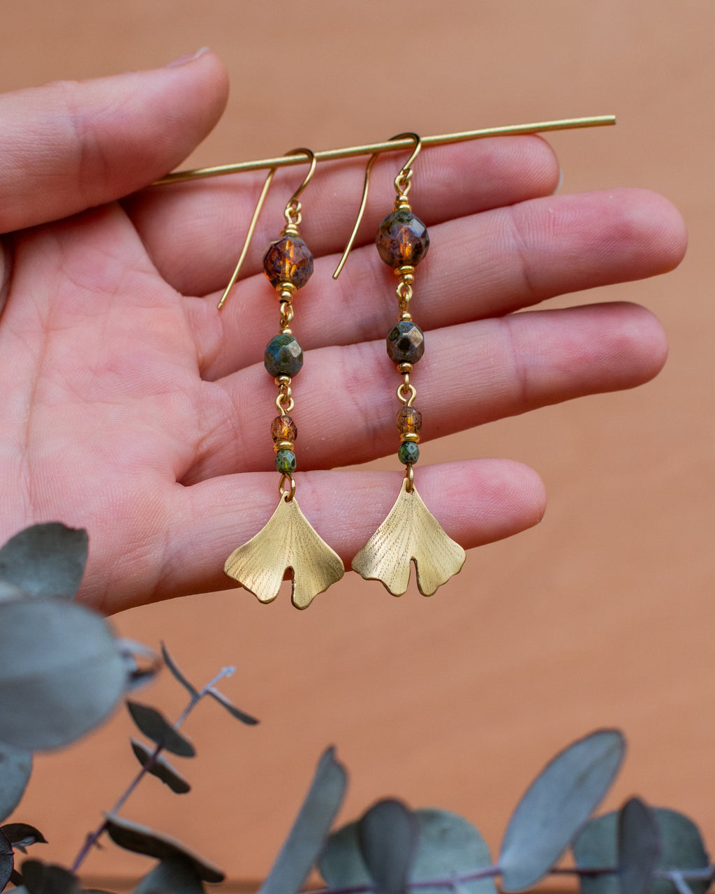 Boucles d'oreilles Harmonie et leur Ginkgos, couleurs ambrées et nuances de vert