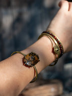Bracelet griffe en laiton, avec une agate cheetah