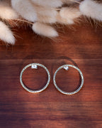 Petites créoles en laiton motif zig zag