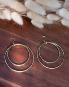 Créoles doubles en laiton et perles en verre tchèque – Les irrésistibles