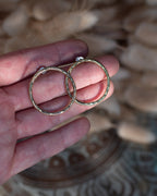 Petites créoles en laiton motif rayons de soleil