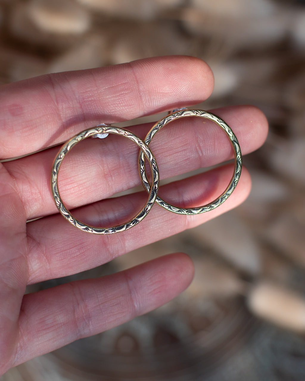 Petites créoles en laiton motif petites lunes