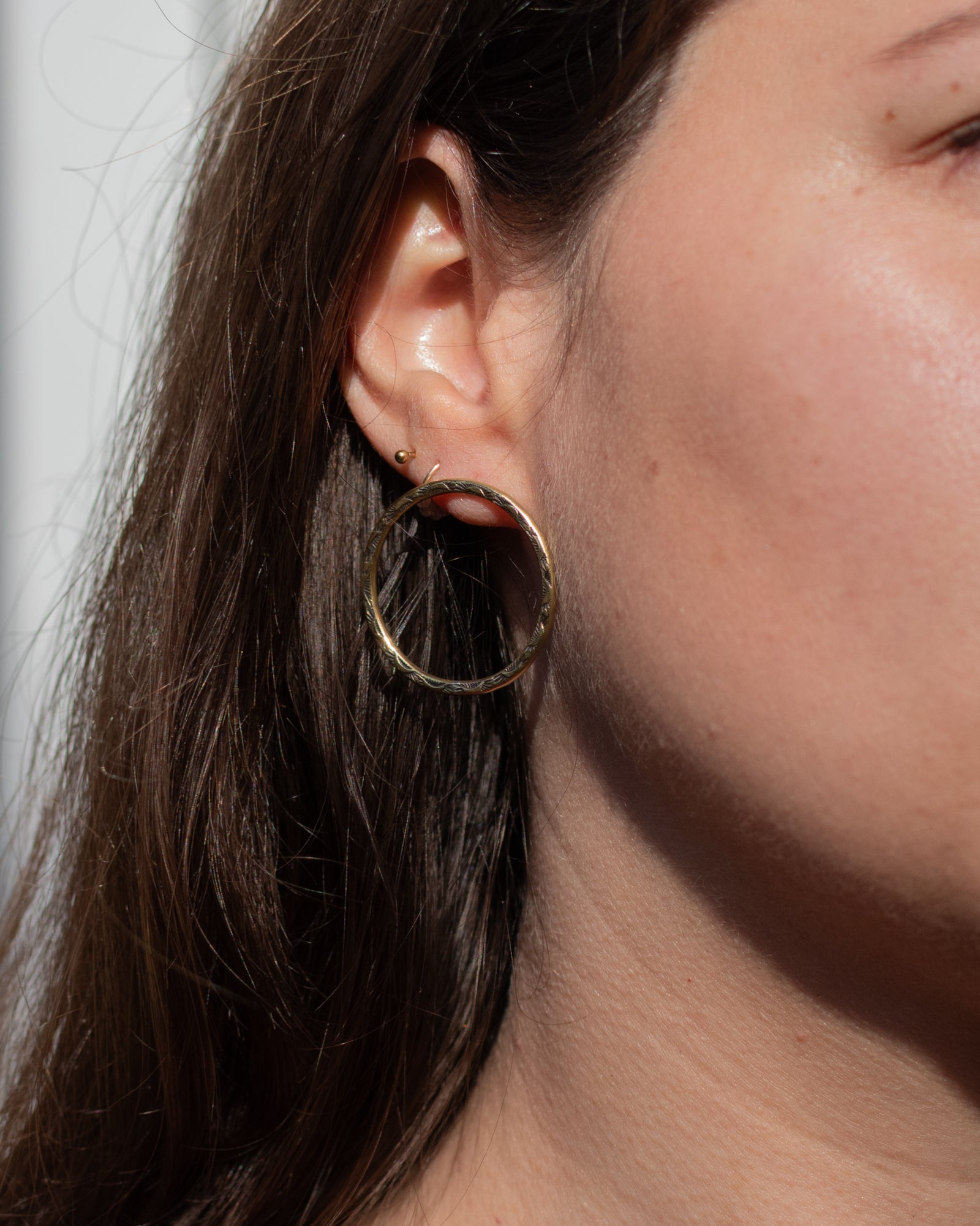 Petites créoles en laiton motif petites lunes