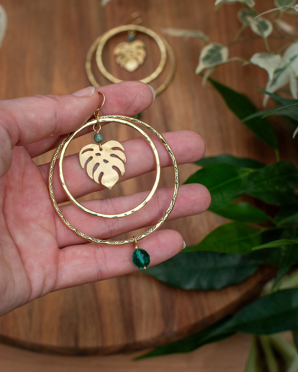 Sous la Canopée... 🍃 Les Irrésitibles Monstera, perles vert émeraude profond