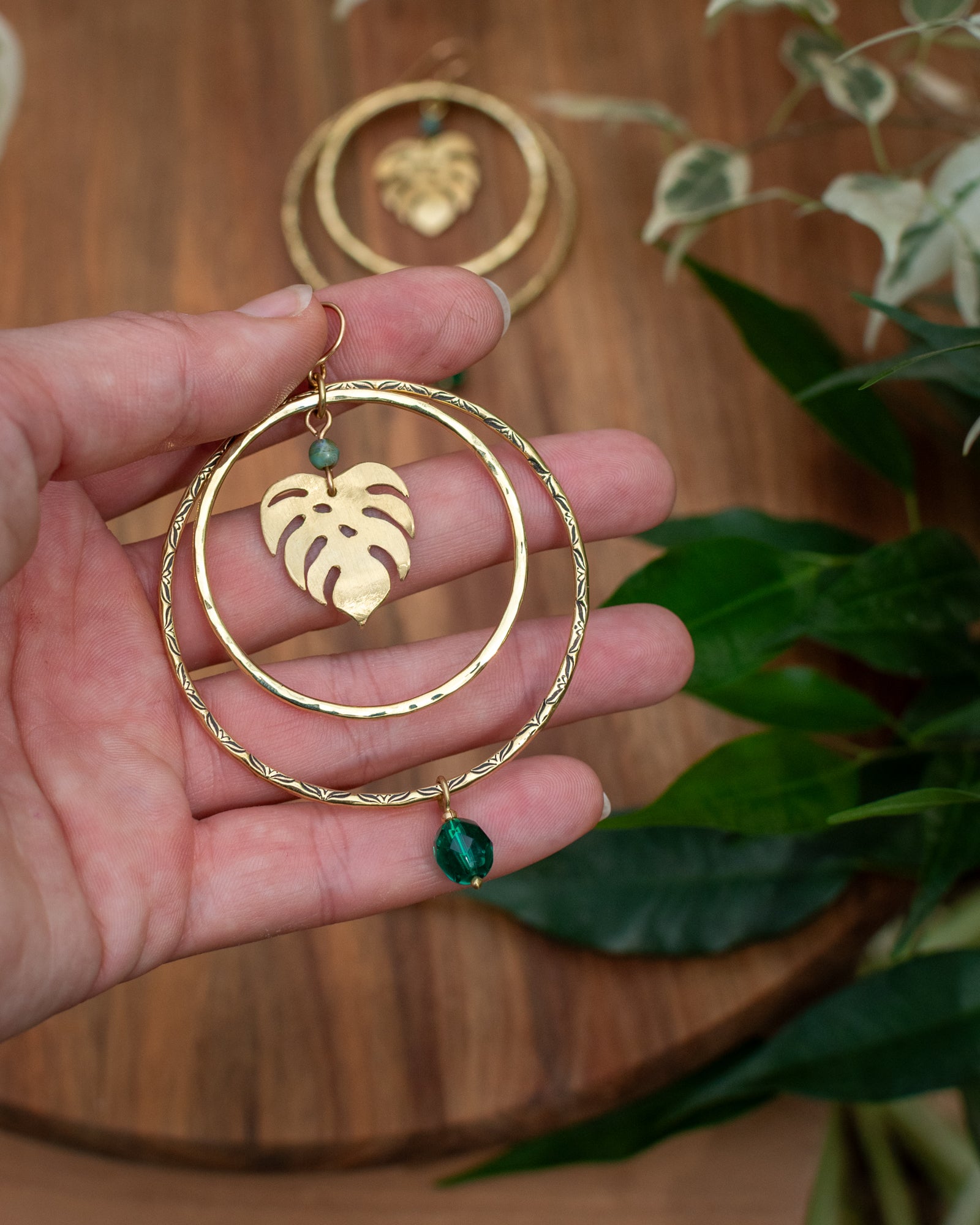 Sous la Canopée... 🍃 Les Irrésitibles Monstera, perles vert émeraude profond