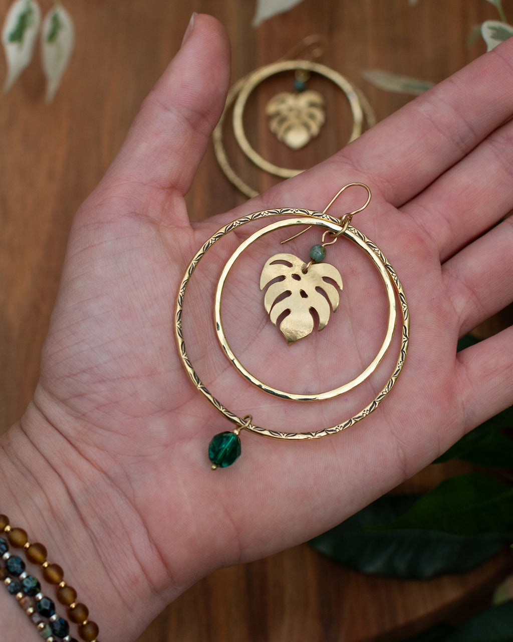 Sous la Canopée... 🍃 Les Irrésitibles Monstera, perles vert émeraude profond