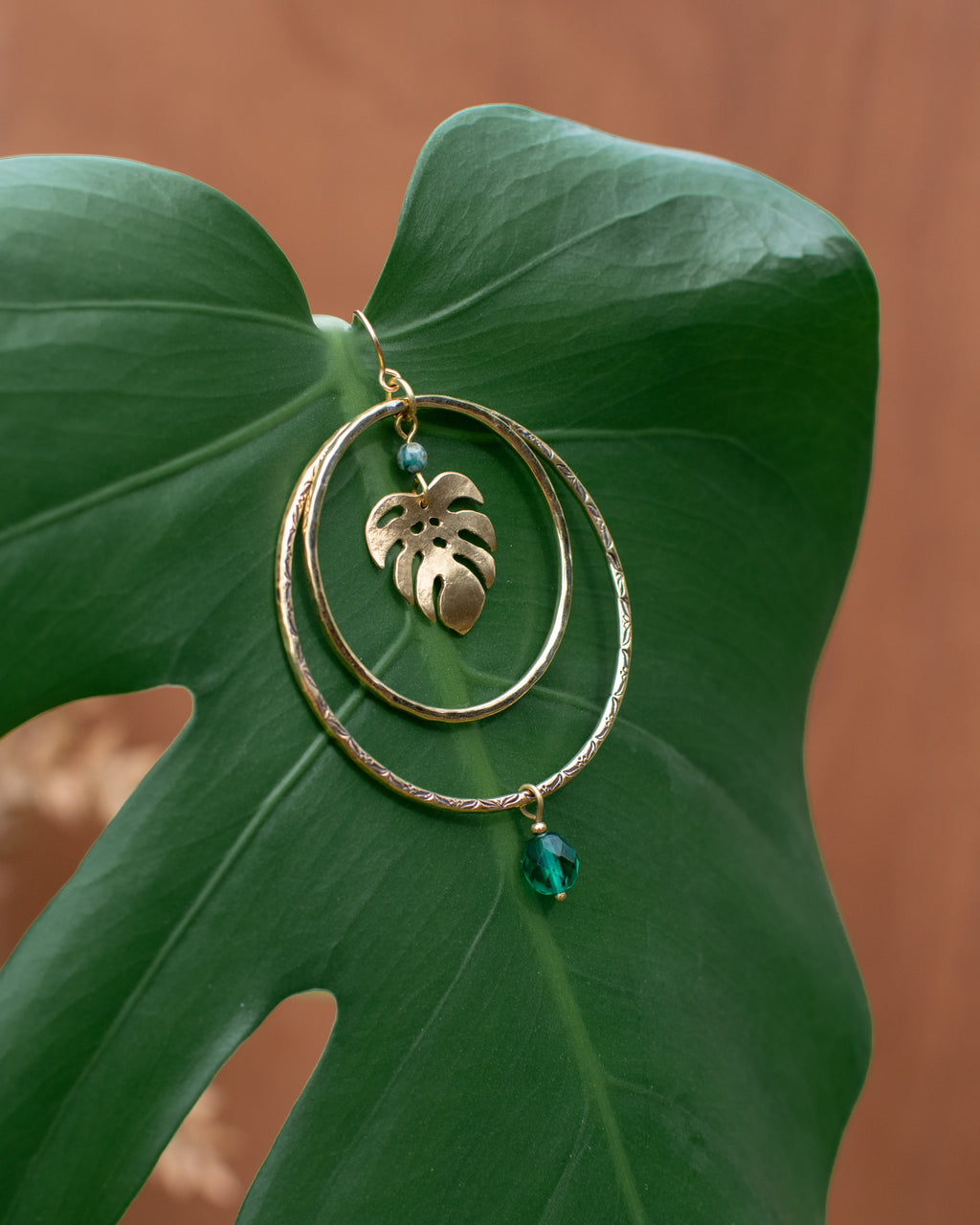 Sous la Canopée... 🍃 Les Irrésitibles Monstera, perles vert émeraude profond