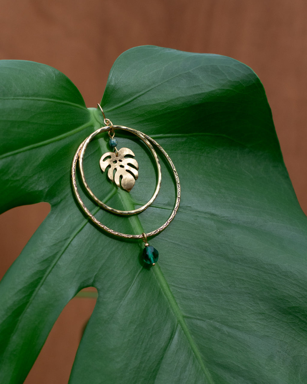 Sous la Canopée... 🍃 Les Irrésitibles Monstera, perles vert émeraude profond