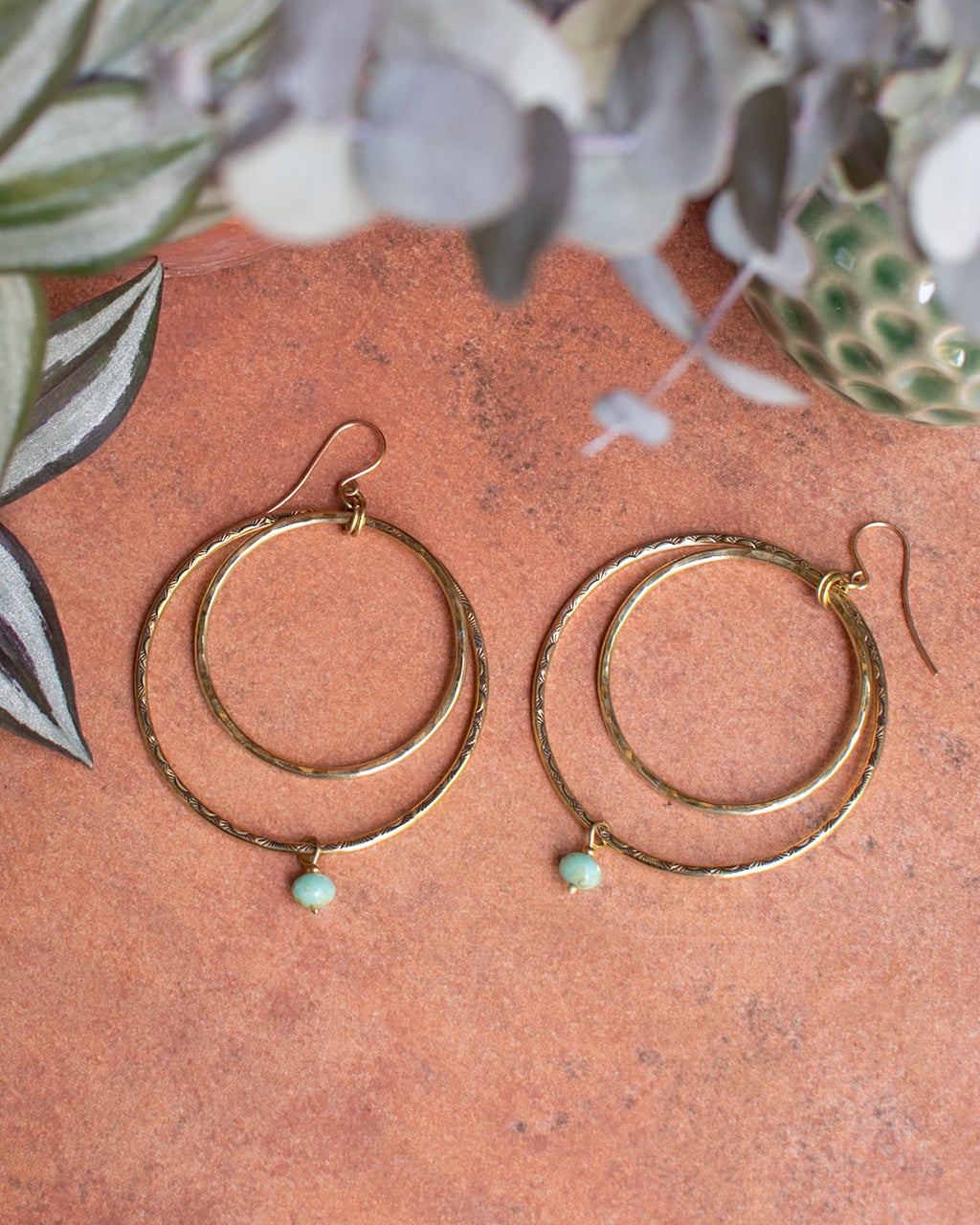Créoles doubles en laiton et perles en verre tchèque turquoises – Les irrésistibles