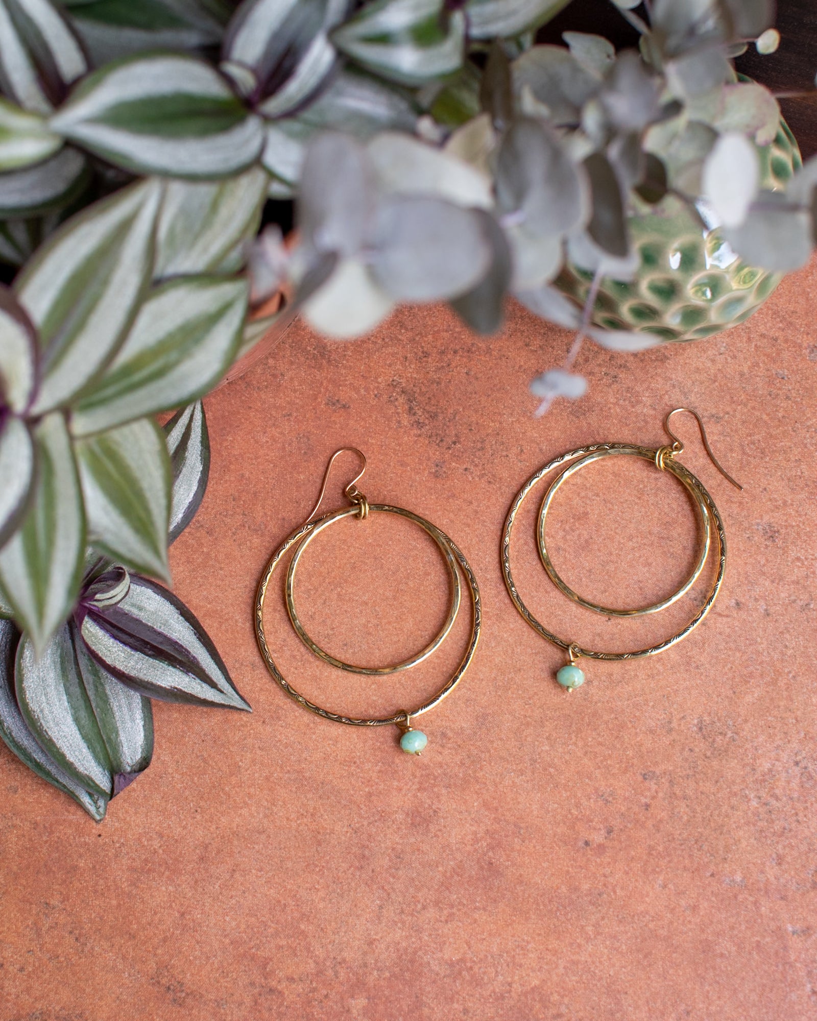 Créoles doubles en laiton et perles en verre tchèque turquoises – Les irrésistibles