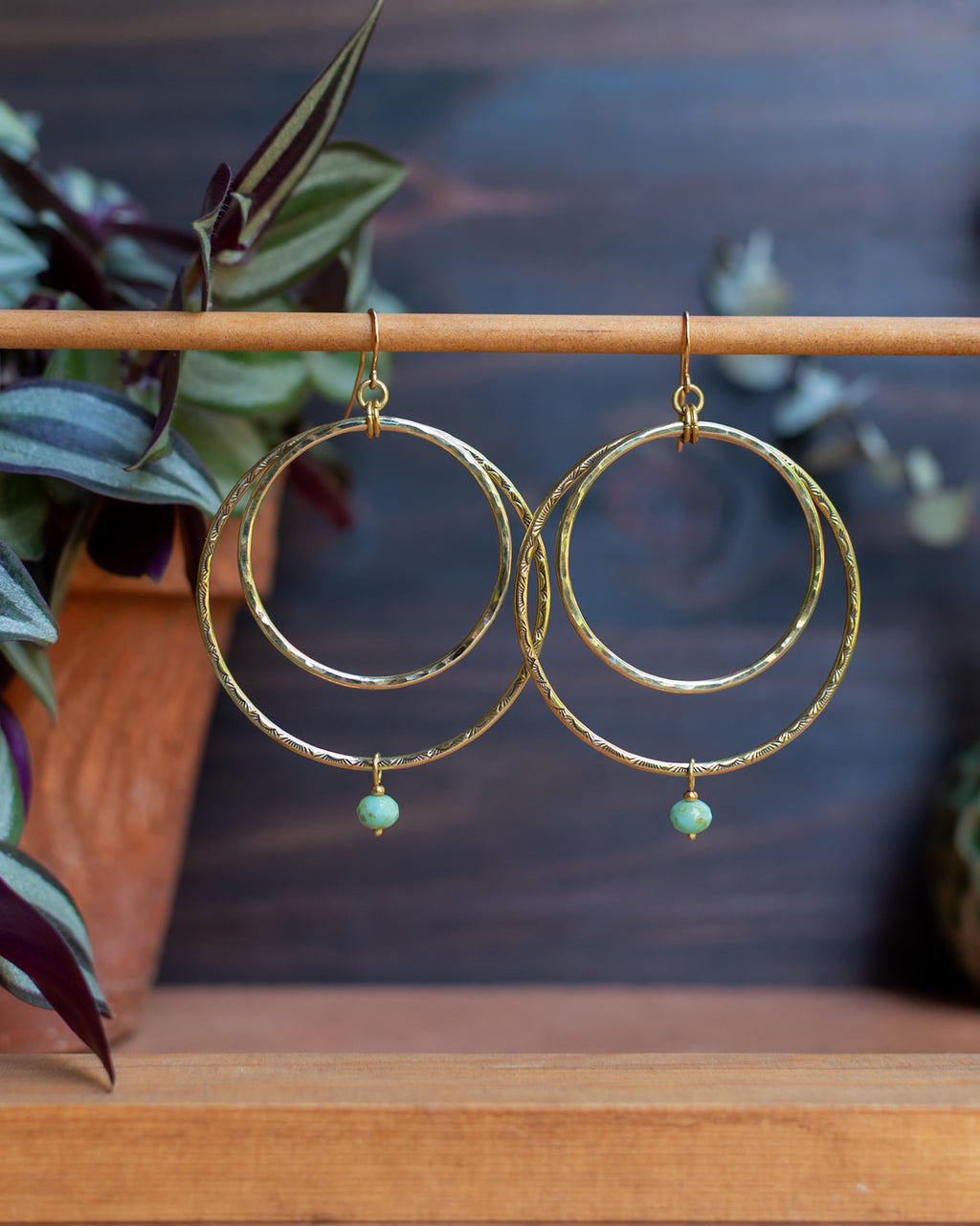 Créoles doubles en laiton et perles en verre tchèque turquoises – Les irrésistibles