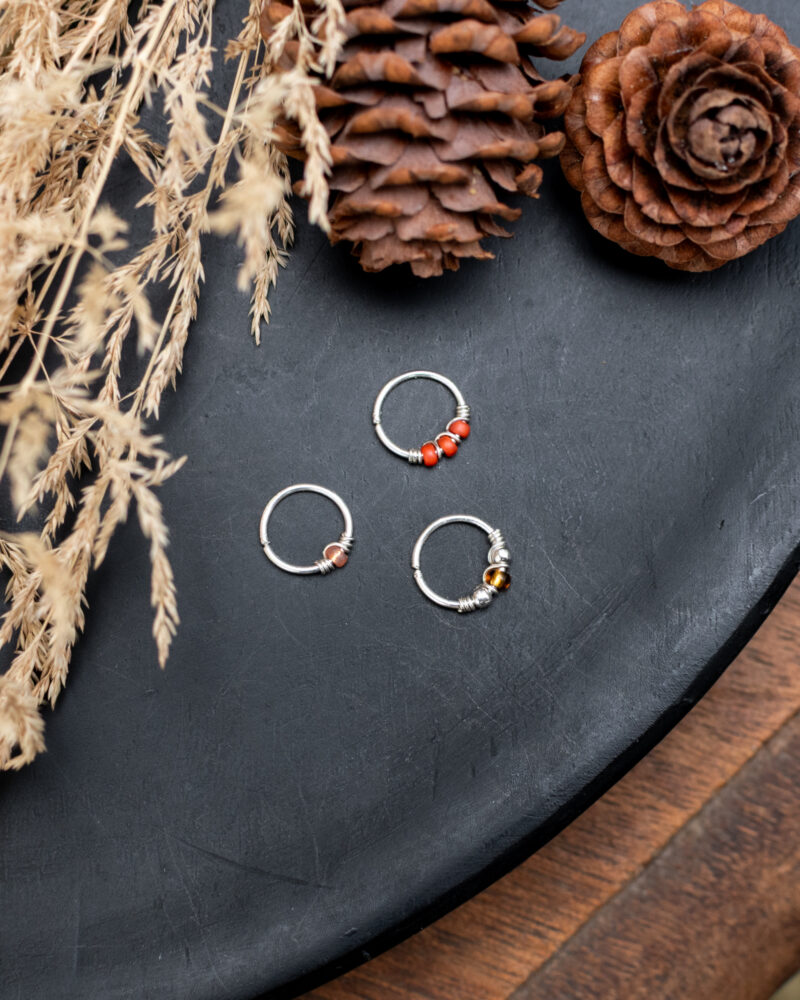 Trio d'anneaux en argent 925. Terre de Sienne.