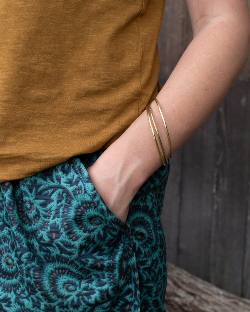 Trio de bracelets joncs artisanaux en laiton. Lot 2/2